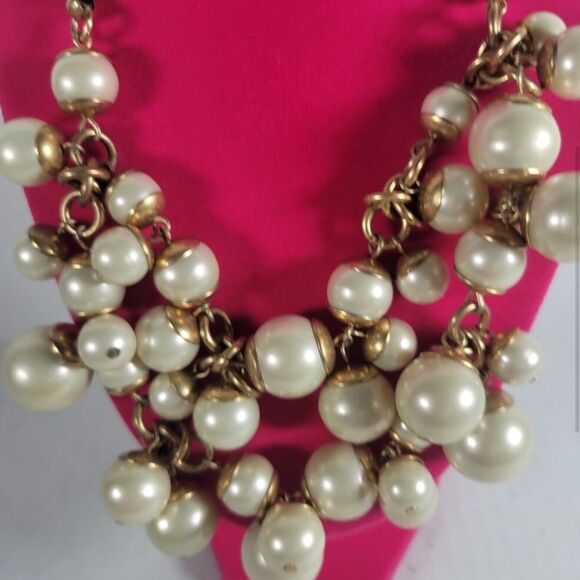 Stella & Dot Daphne Pearl Necklace – Vintage Gold Statement 17.5” - Picture 3 of 5